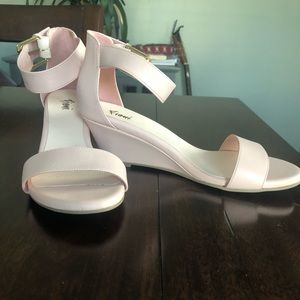 Light pink wedges